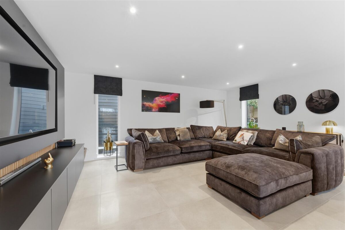 Singlehurst Close, Weldon, Corby