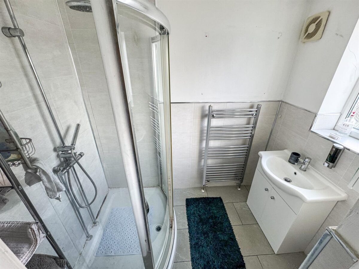 Willow Brook Road, Corby