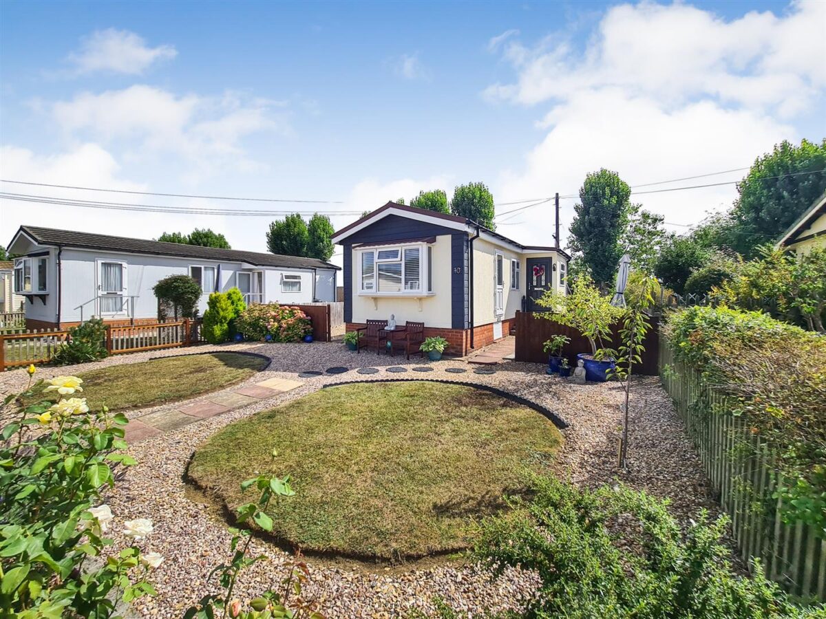 Oundle Road, Weldon, Corby