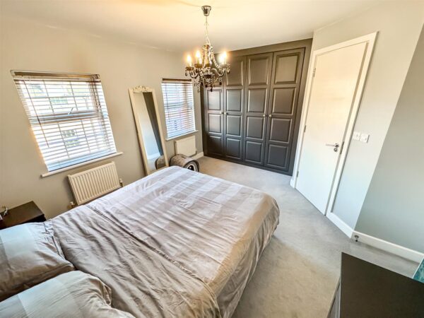 Outfield Close, Corby