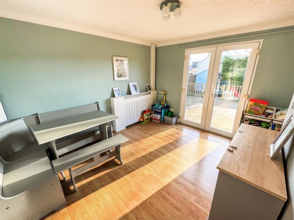 Farmstead Road, Corby