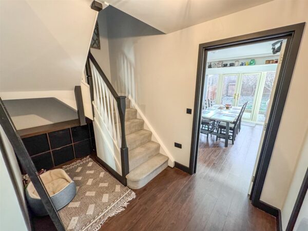 Outfield Close, Corby