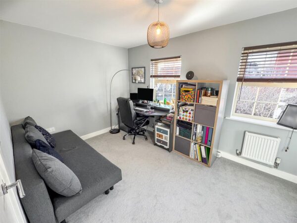 Outfield Close, Corby