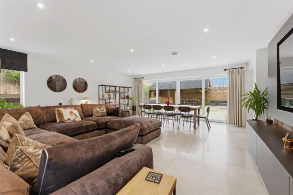 Singlehurst Close, Weldon, Corby