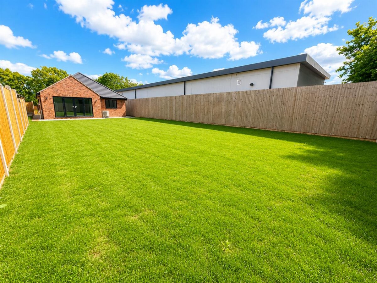Corby Road, Weldon, Corby