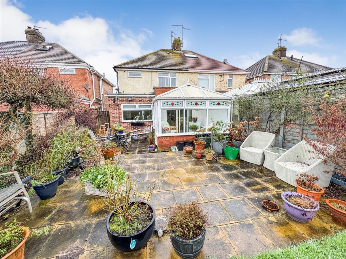 Woodlands Avenue, Corby