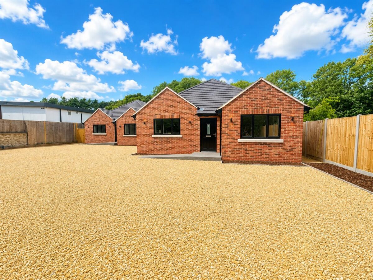 Corby Road, Weldon, Corby
