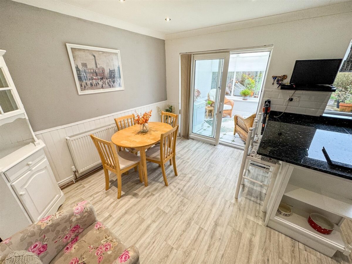 Woodlands Avenue, Corby