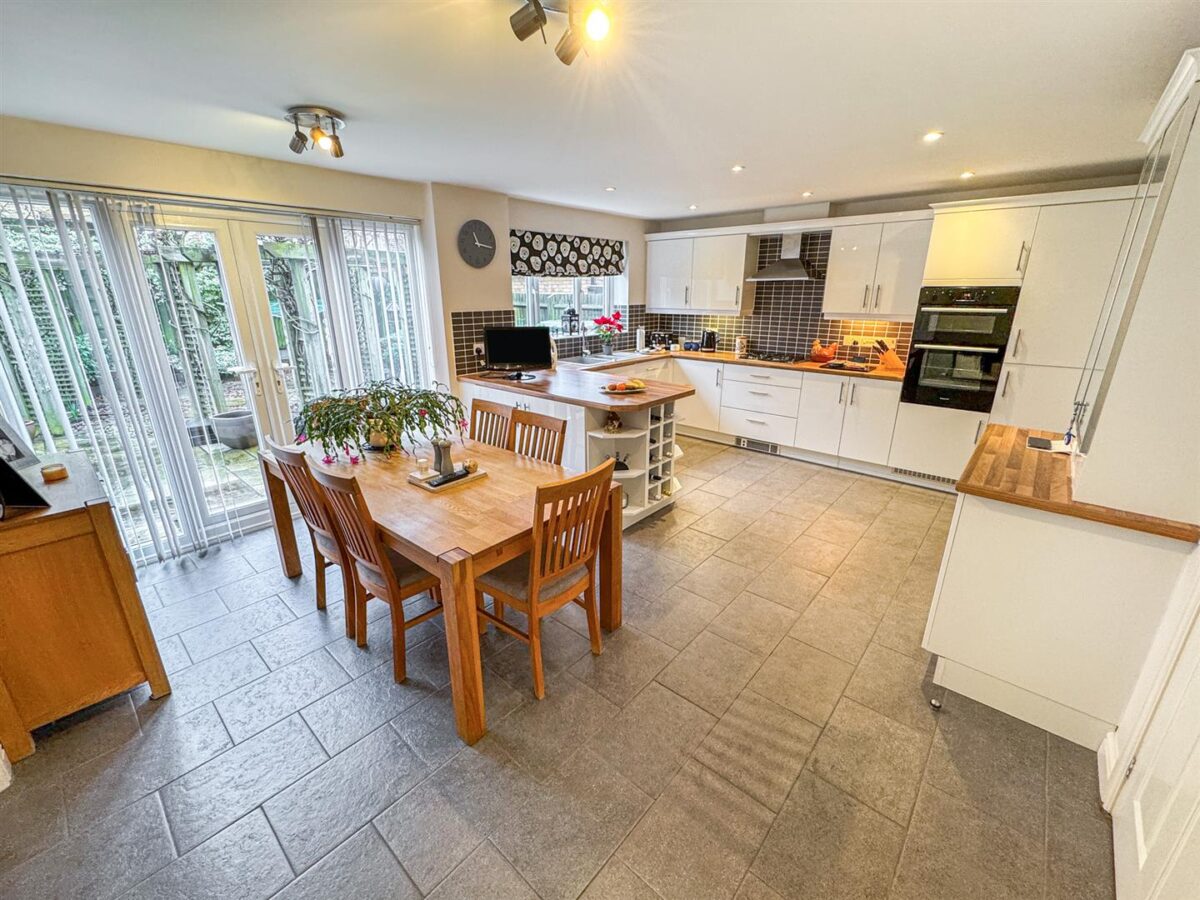 Fieldfare Close, Corby