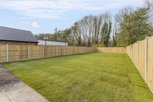 Corby Road, Weldon, Corby