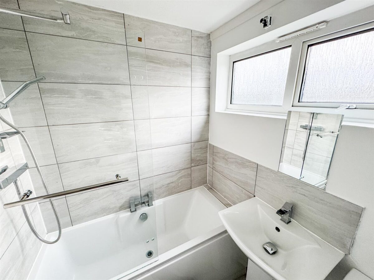 Holyrood Walk, Corby