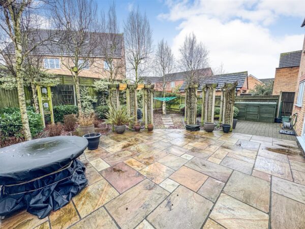 Fieldfare Close, Corby