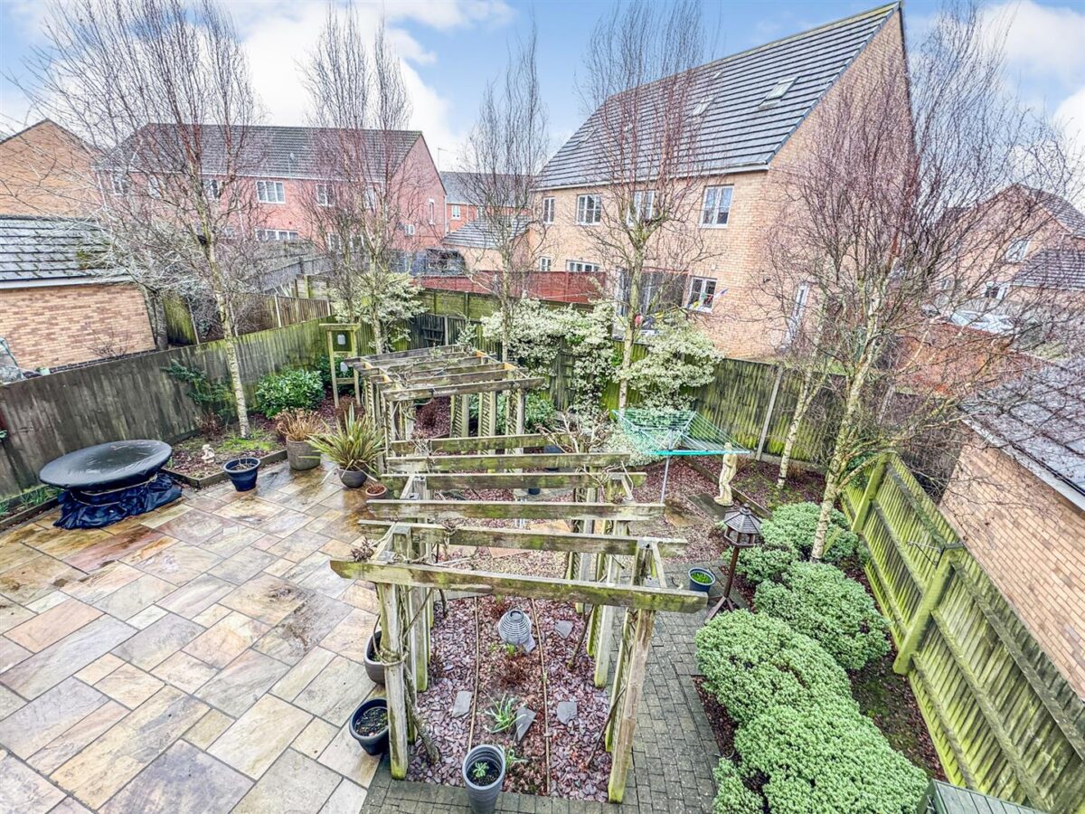 Fieldfare Close, Corby