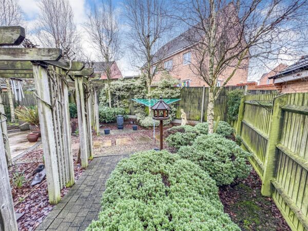 Fieldfare Close, Corby