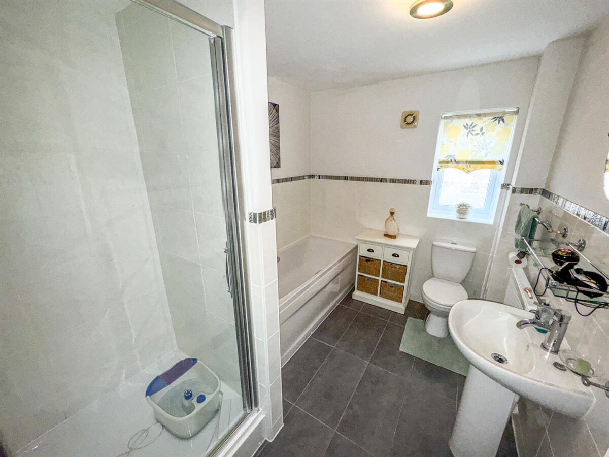 Fieldfare Close, Corby