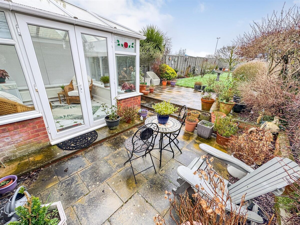 Woodlands Avenue, Corby