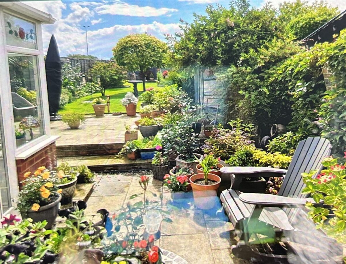 Woodlands Avenue, Corby