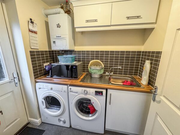 Fieldfare Close, Corby