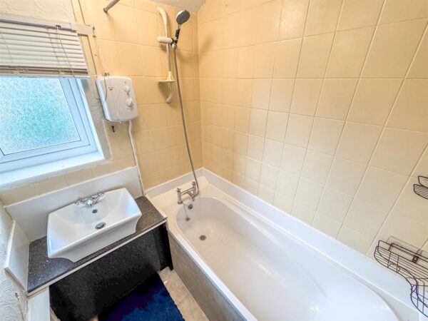 Glastonbury Road, Corby