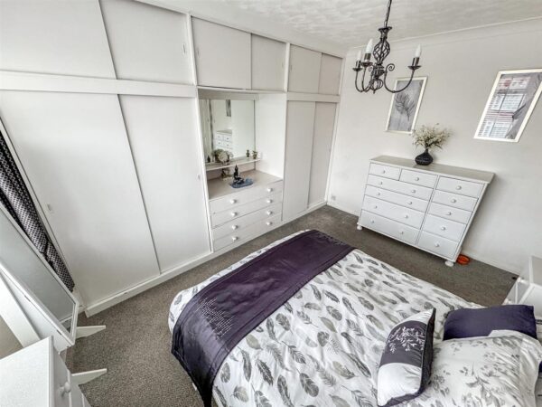 Woodlands Avenue, Corby