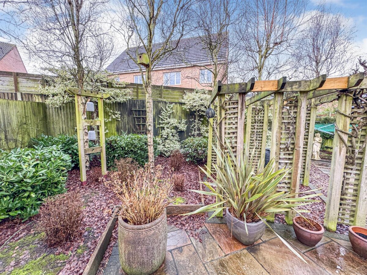 Fieldfare Close, Corby