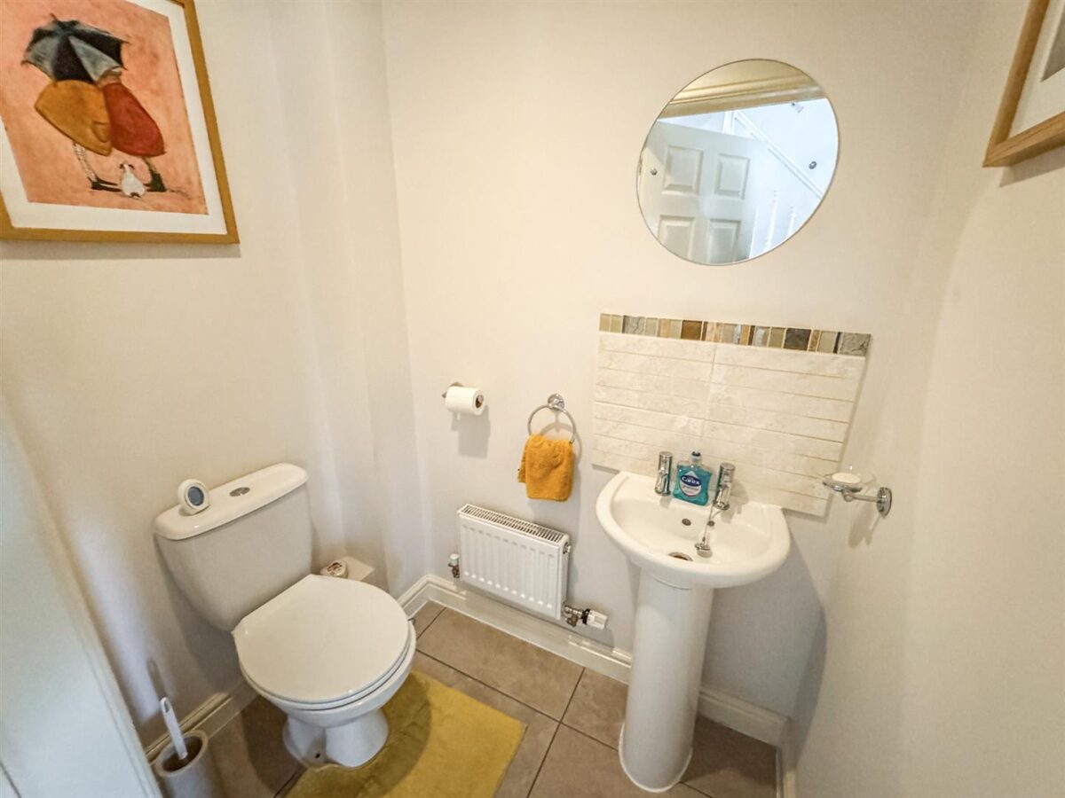 Fieldfare Close, Corby