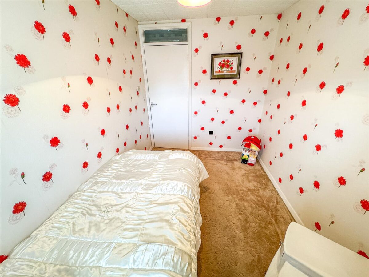 Warminster Close, Corby