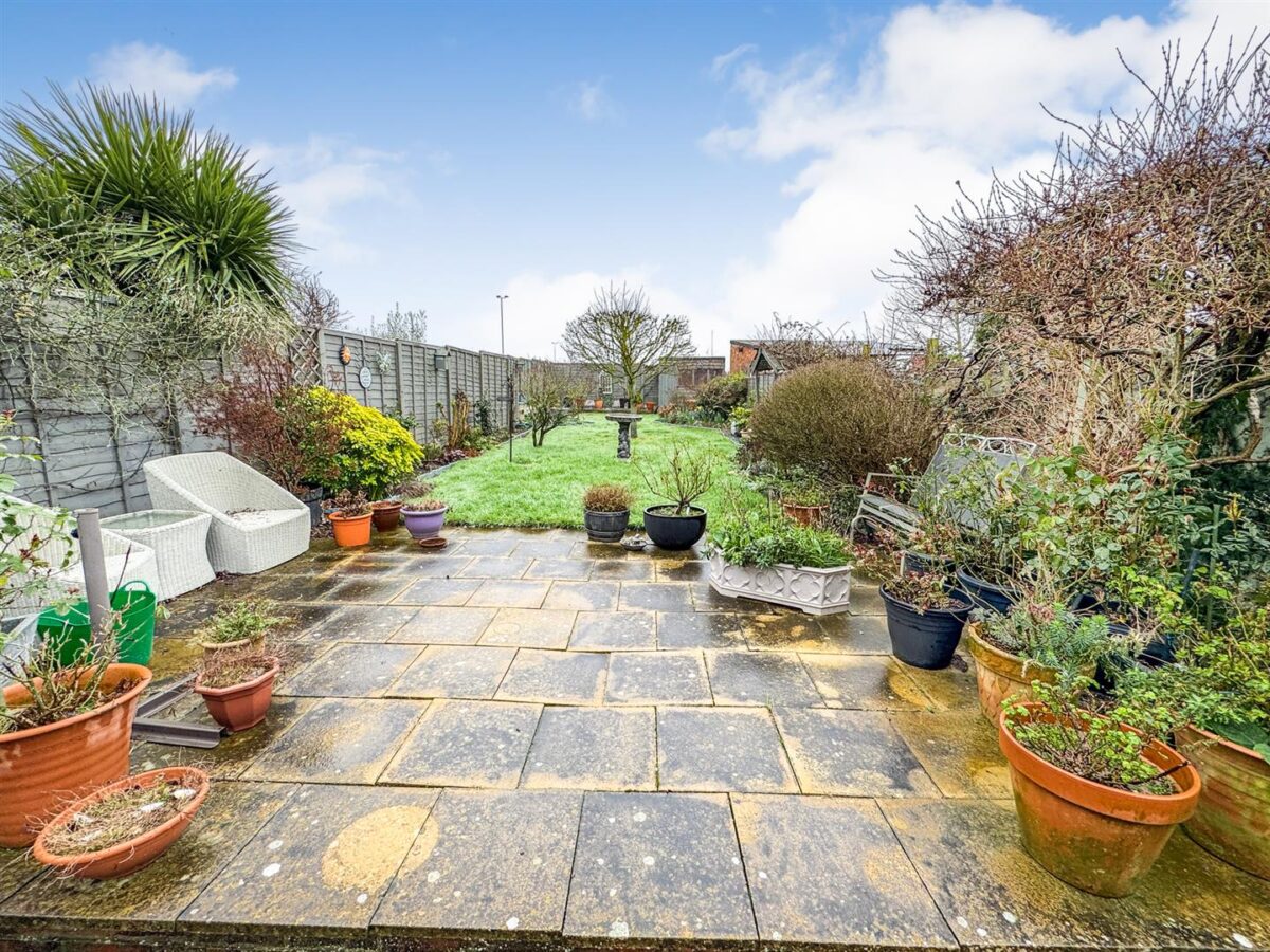 Woodlands Avenue, Corby