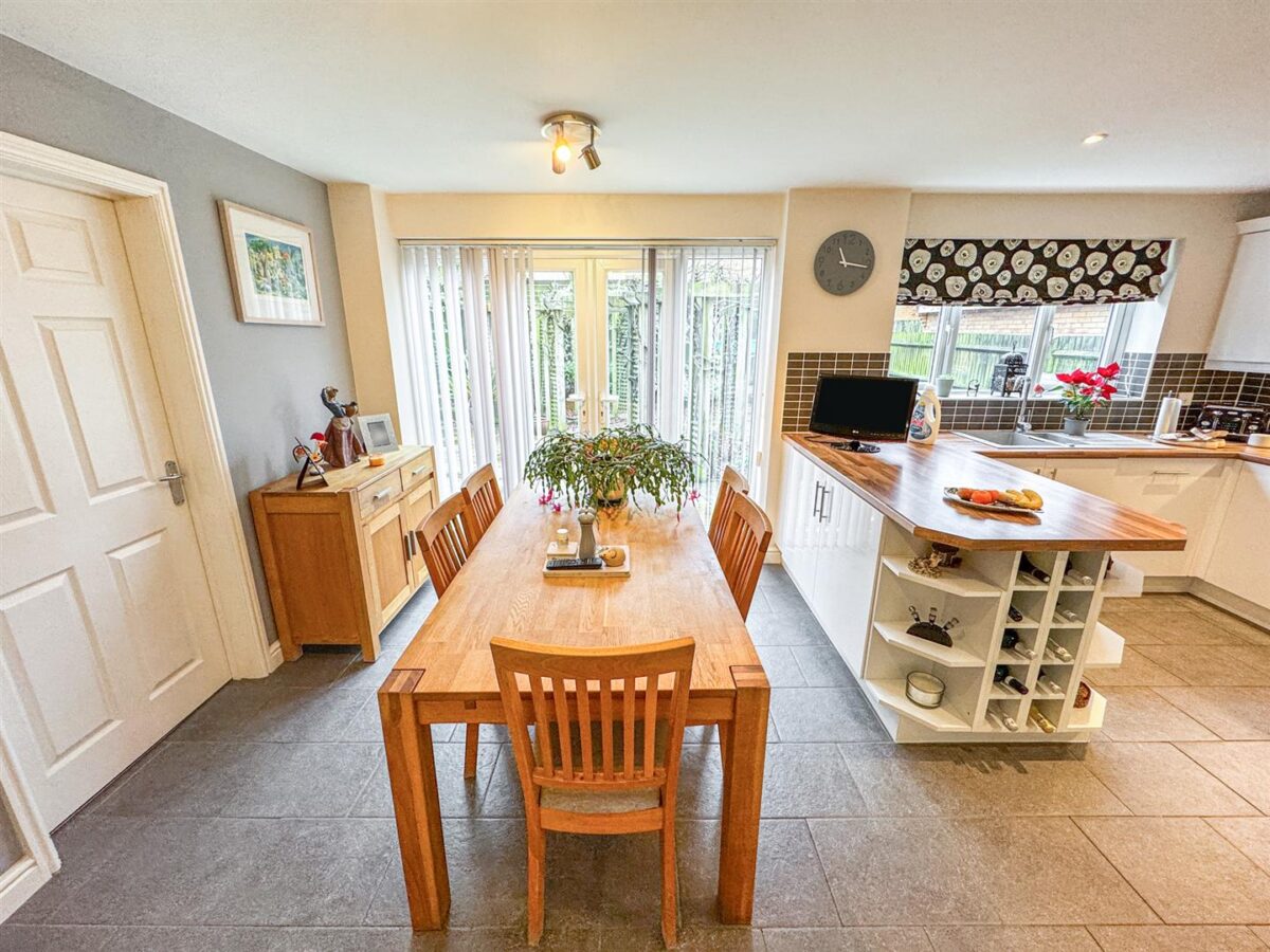 Fieldfare Close, Corby