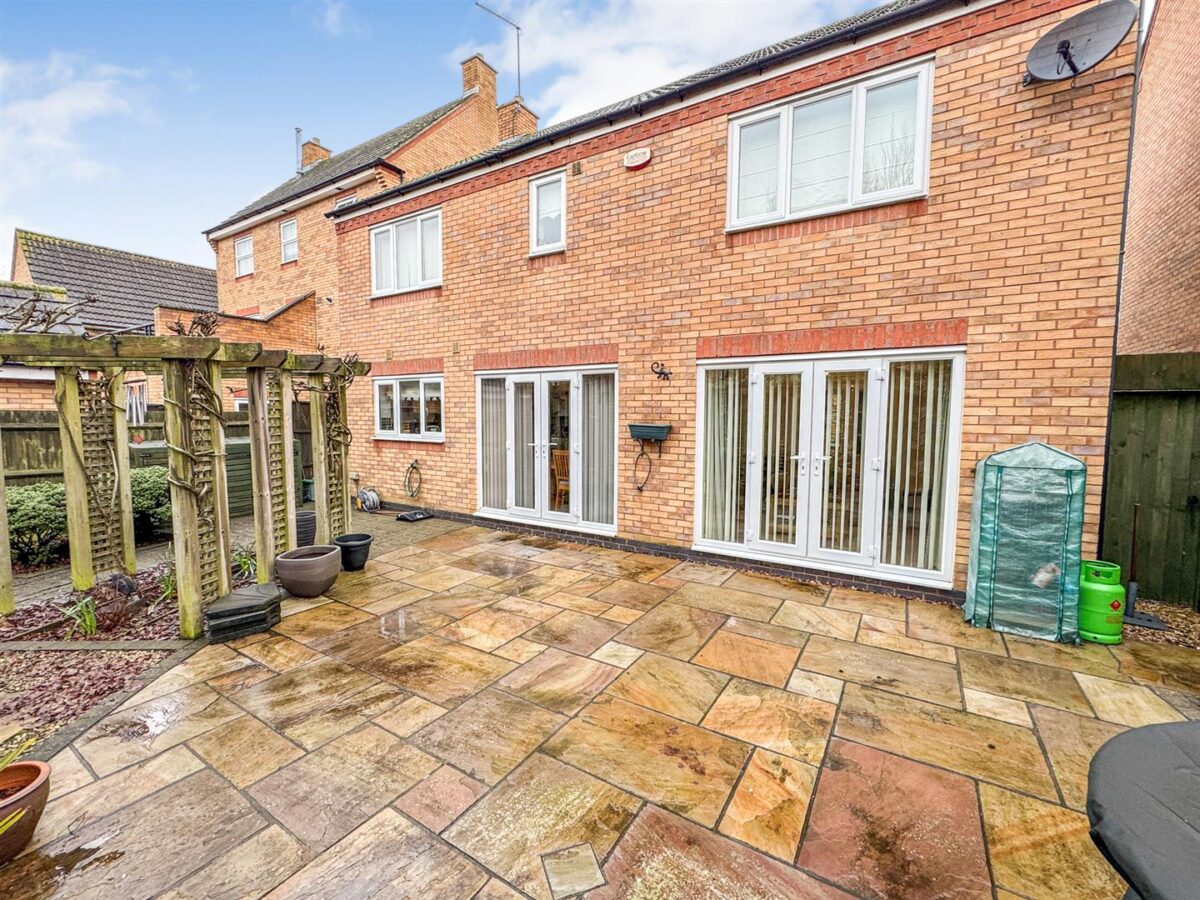 Fieldfare Close, Corby