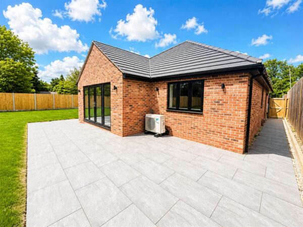 Corby Road, Weldon, Corby
