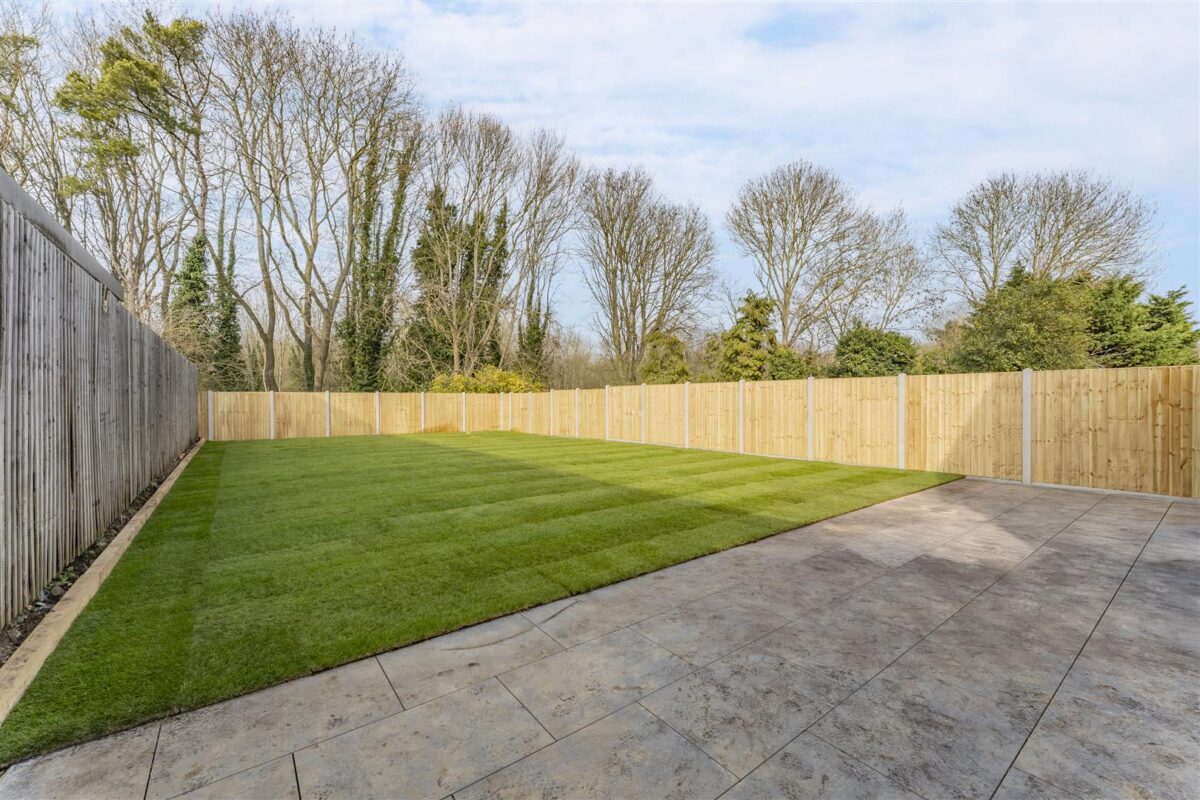 Corby Road, Weldon, Corby