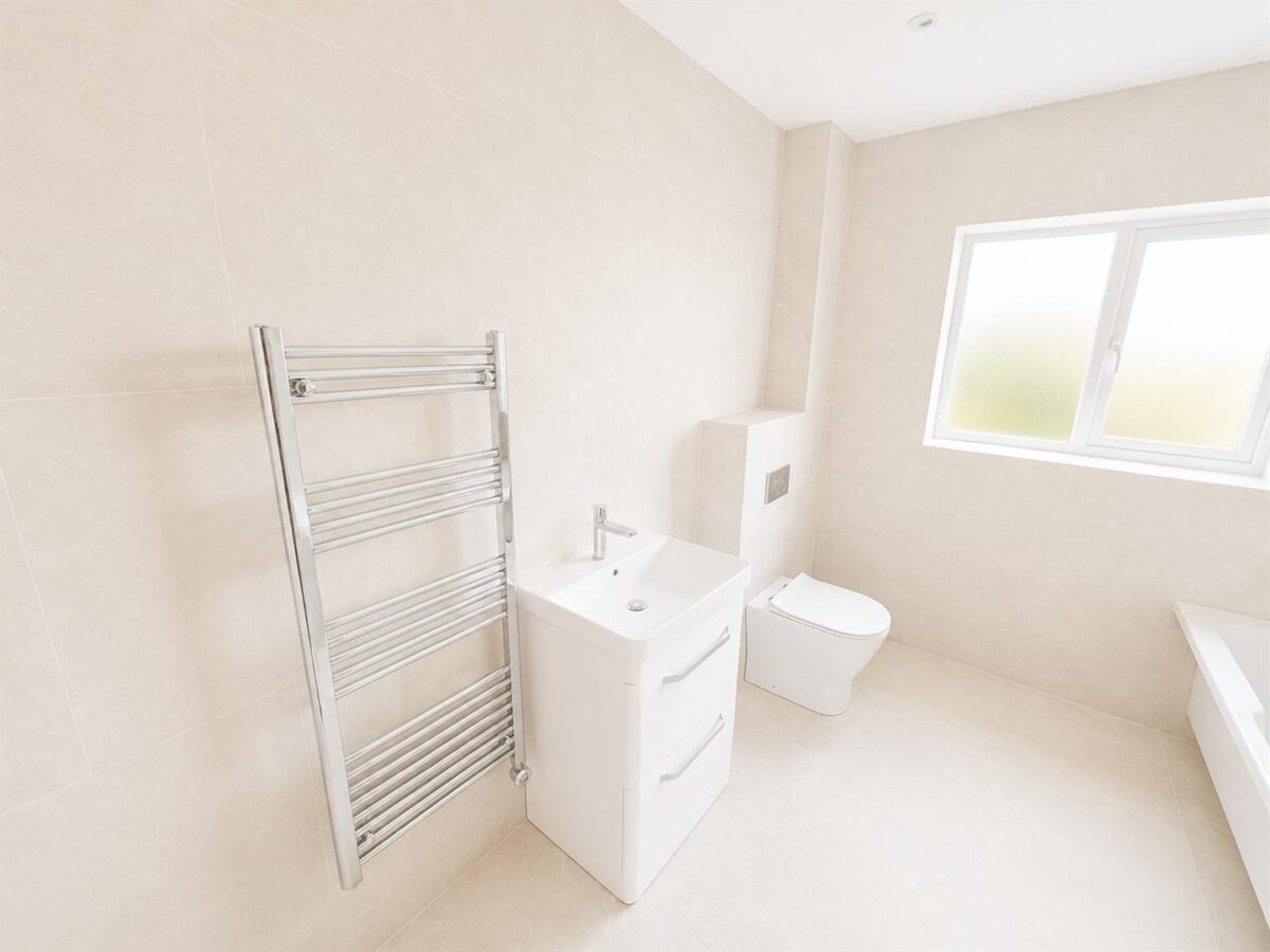 Corby Road, Weldon, Corby