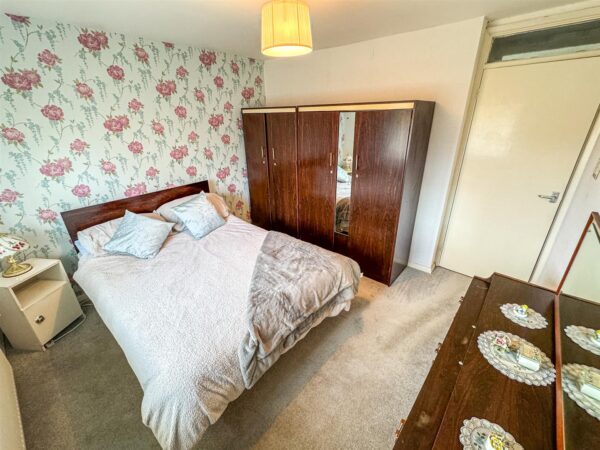 Warminster Close, Corby