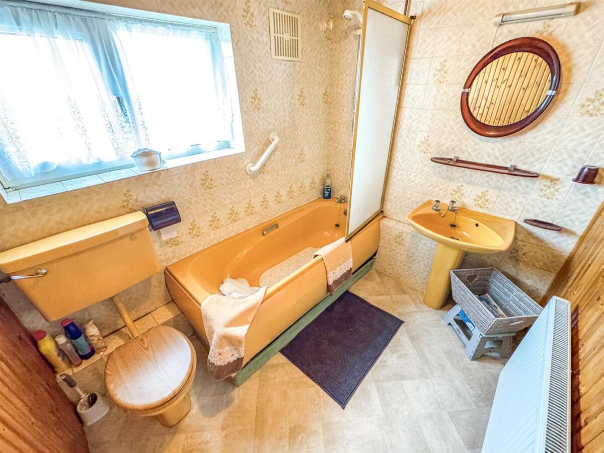 Warminster Close, Corby