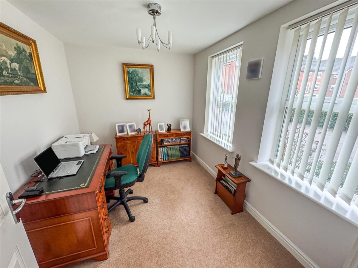 Fieldfare Close, Corby