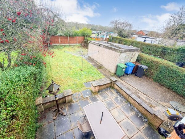 West Glebe Road, Corby