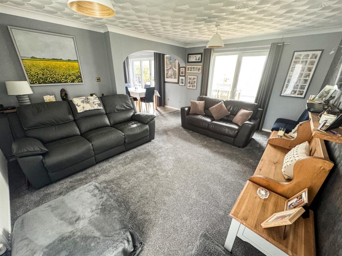 Brisbane Gardens, Corby