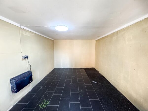 Parsons Grove, Corby