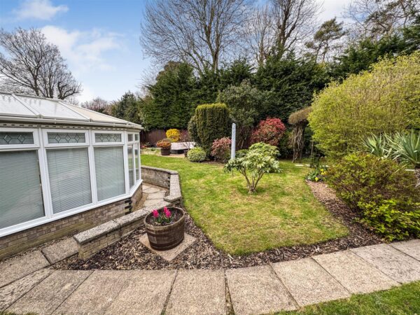 Brisbane Gardens, Corby