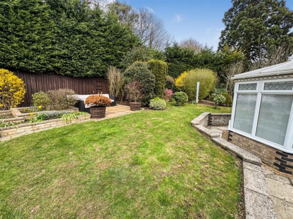 Brisbane Gardens, Corby