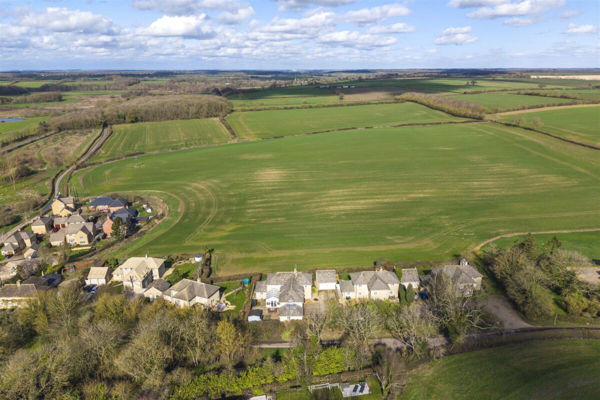 Deenethorpe, Deenethorpe