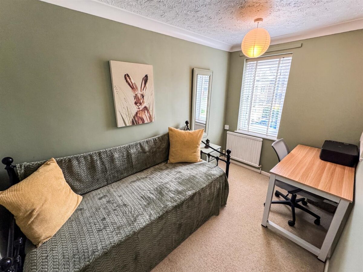 Brisbane Gardens, Corby