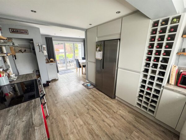 Brisbane Gardens, Corby