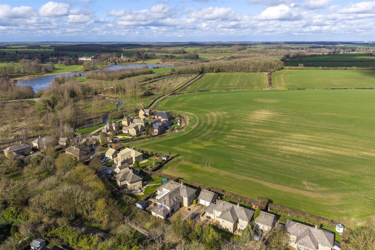 Deenethorpe, Deenethorpe