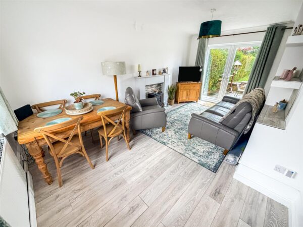 West Glebe Road, Corby