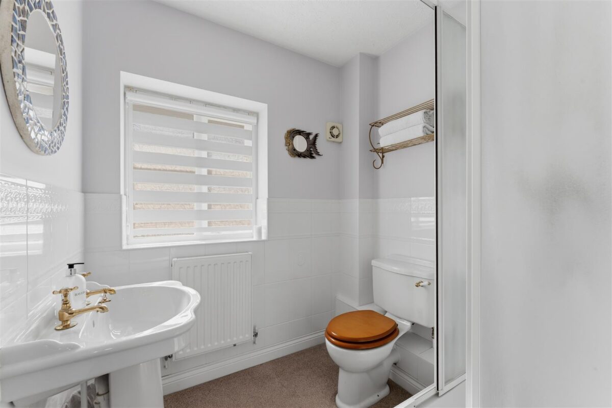 Deenethorpe, Deenethorpe