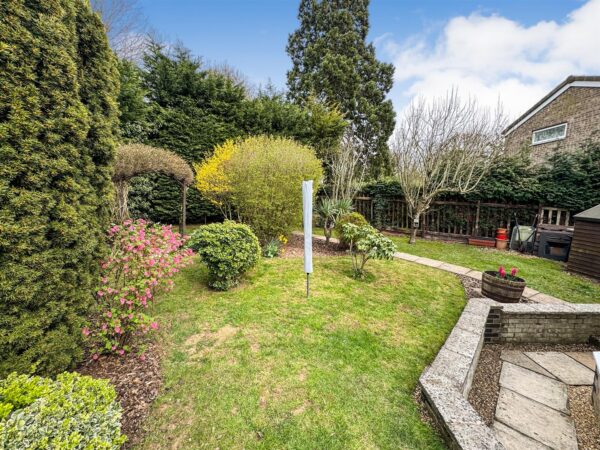 Brisbane Gardens, Corby