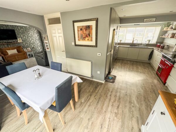 Brisbane Gardens, Corby