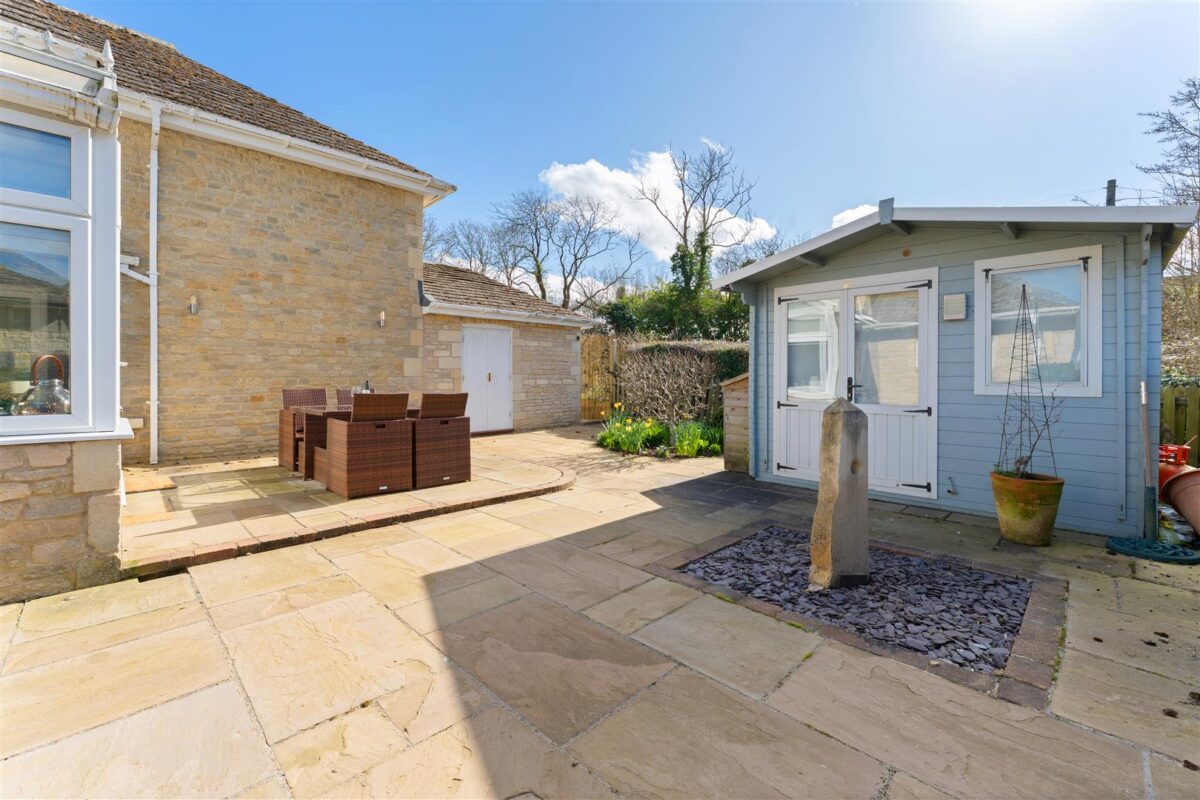 Deenethorpe, Deenethorpe